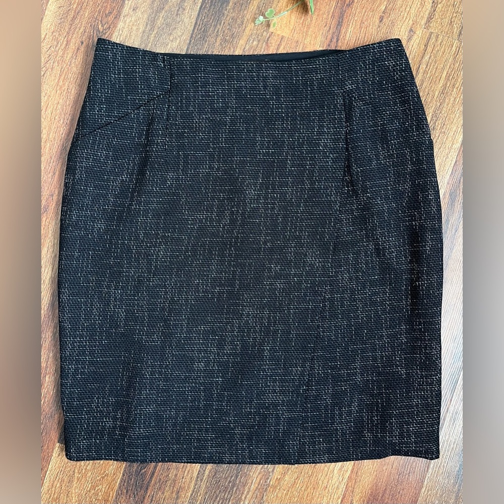 The Limited • Black & White Textured Pencil Skirt • Size 8